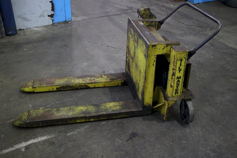 VESTIL SADDLE LIFT: STOCK #76189