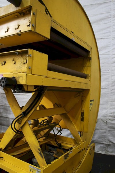 4000 LBS AIR TECHNICAL INDUSTRIES PACMAN TYPE UPENDER: STOCK #76417