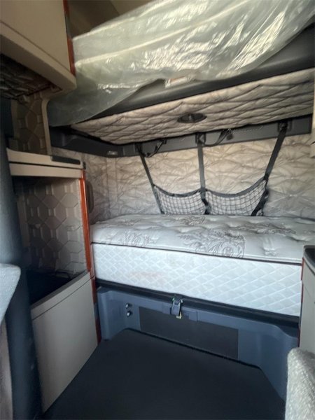 2017 Freightliner Cascadia 125 3AKJGLDR4HDHY0030