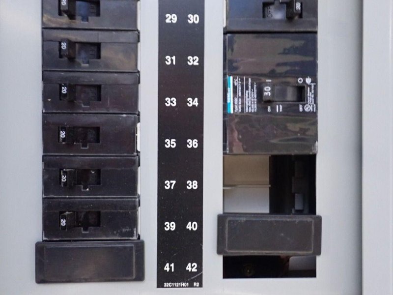 SQUARE D 400 AMP / 277/480 VAC PANELBOARD   -  PRL2A