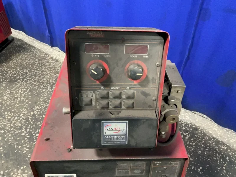 LINCOLN ELECTRIC 82 A MIG WELDER  -  455M POWER WAVE