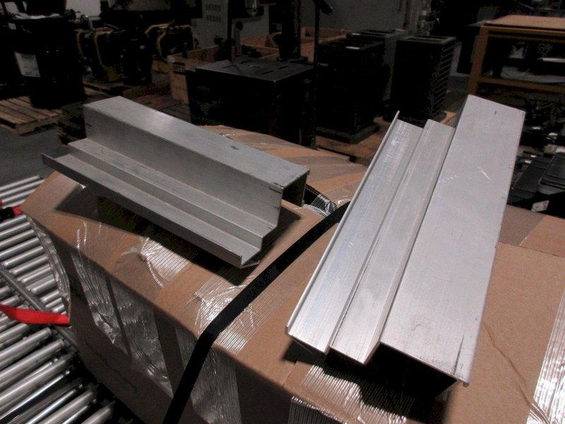 Engineered Products Selectrak Roller Conveyor Sections and Mounting Brackets,  Can Be Mounted On Pallet Racking- Auction Item