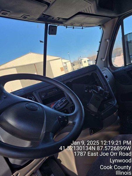 Freightliner Cascadia 125 Sleeper Truck – 2015