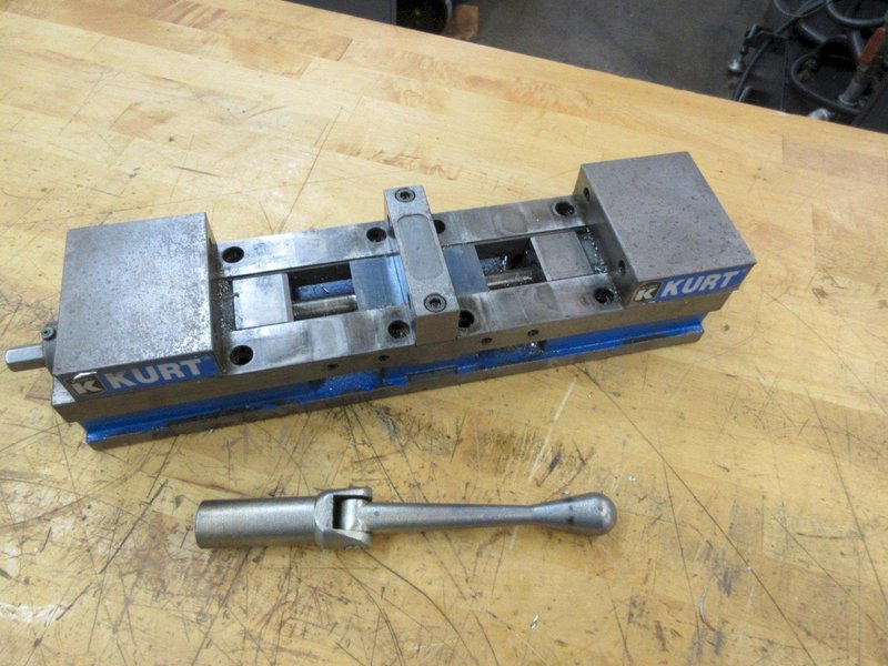 Kurt DL-400 4&quot; Double Lock Machine Vise with Handle- Auction Item
