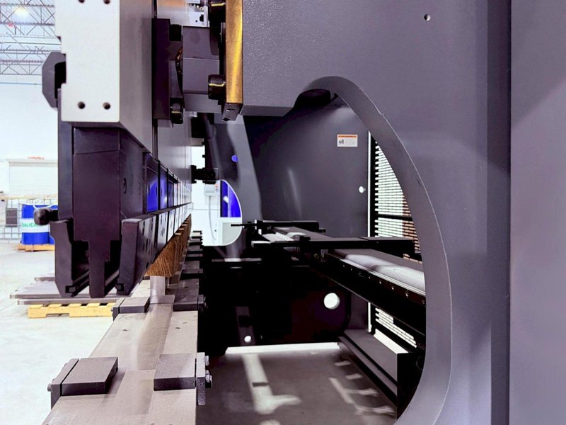 Mitsubishi Diamond BH13530 Dual-Drive Hybrid Press Brake