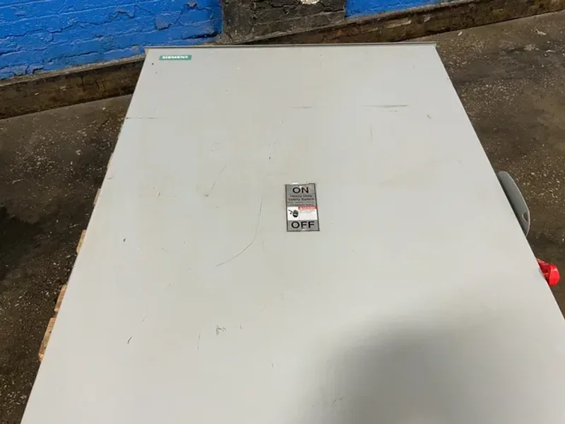 Siemens  800 Amps, 600 Volts  Non Fusible Disconnect  - 012318p