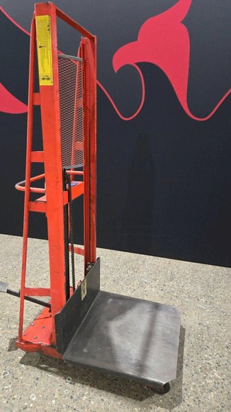 WESCO ESPL-60-2424-3W235 1000LB PNEUMATIC LIFT USED