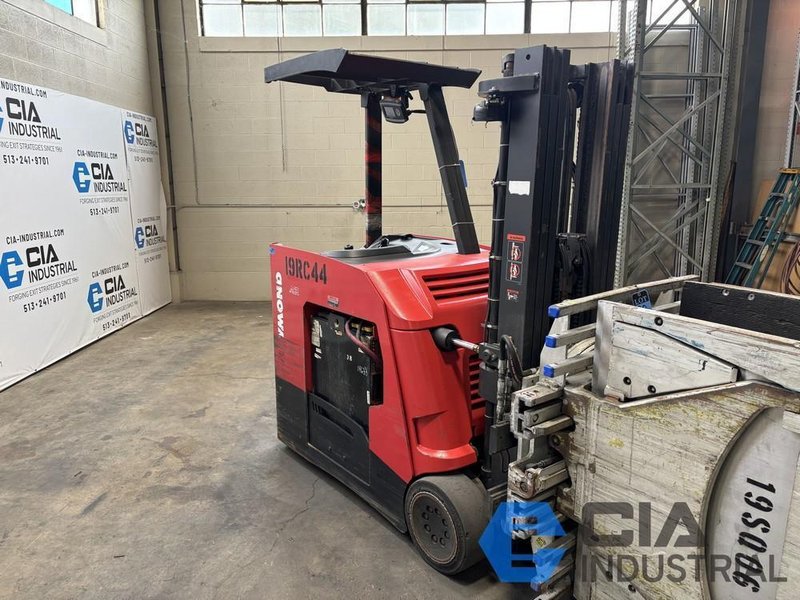 2019 - 5,000 LB. RAYMOND MODEL 425-C50TT STAND-UP ELECTRIC FORKLIFT