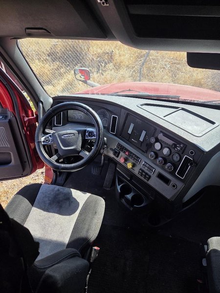 Freightliner Cascadia 126 Sleeper Truck, 2019 – Detroit DD15, DT12 Automatic, 72” Raised Roof, Tandem Axle