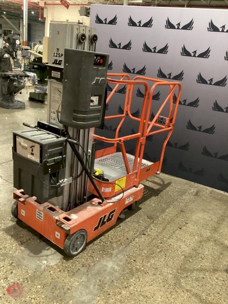 JLG 12SP VERTICAL MAN LIFT USED