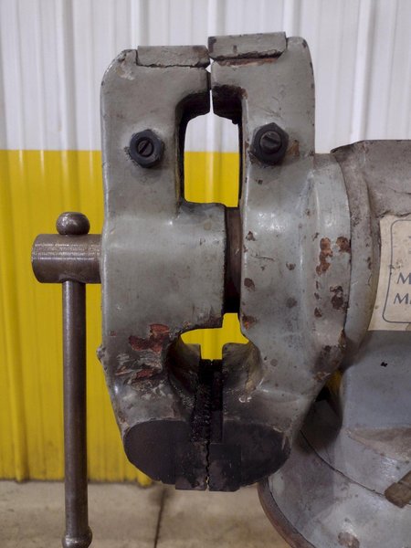 DAYTONA MACHINE VISE ON A MOBILE STAND: STOCK #23135