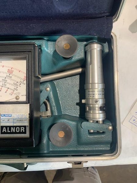 ALNOR 6000AP VELOMETER W/ ATTACHMENTS AND CASE: STOCK #15149