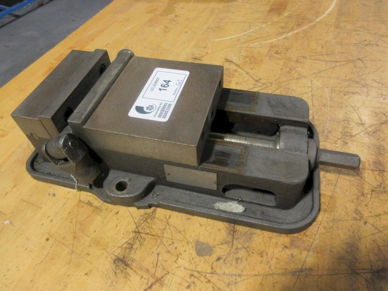 Kurt D-60 6&quot; Machine Vise W/ Jaws &amp; Handle- Auction Item