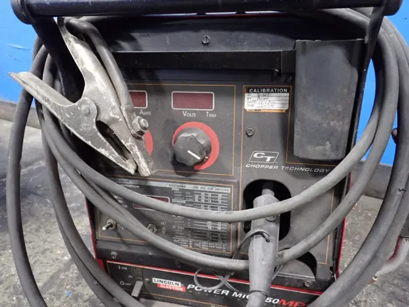 LINCOLN ELECTRIC 350 A WELDER   -  POWER MIG 350MP