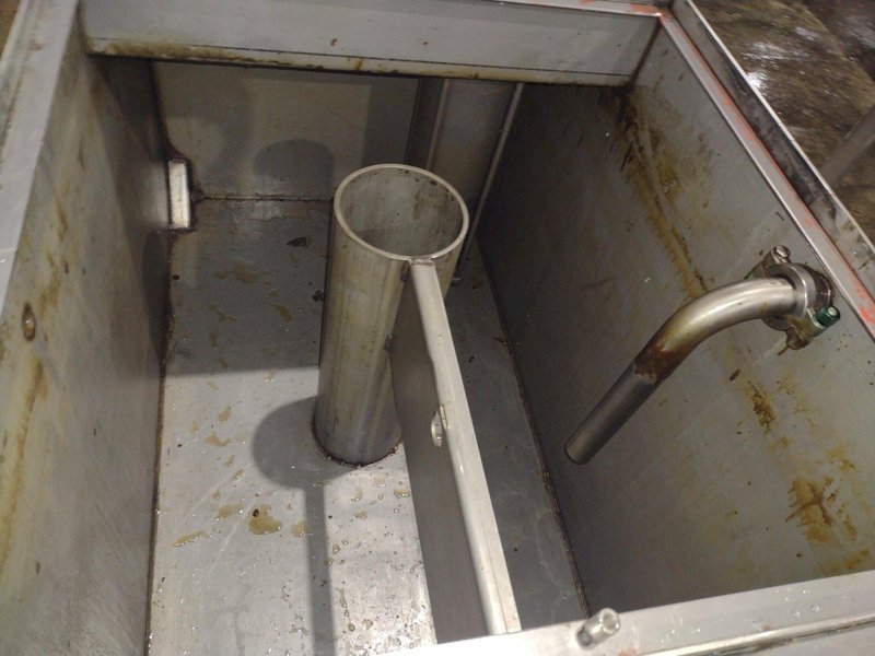 CRYSTAL FILTRATION CONTINUOUS FILTER COOLANT SYSTEM, WITH DRAG-OUT CONVEYOR : YOBRO #25069