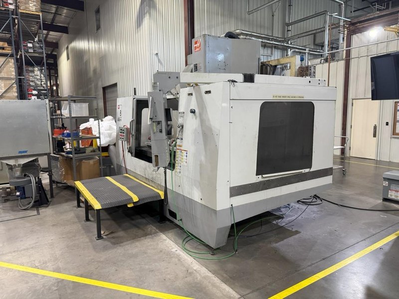 Haas VF-8D VMC, 2005 – 30K RPM, Chip Auger
