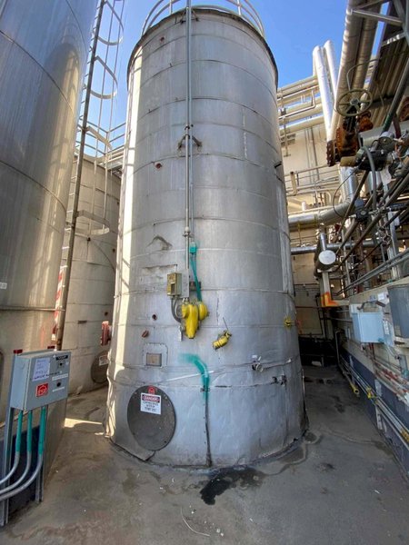 9,000 Gallon SS Vertical Tank