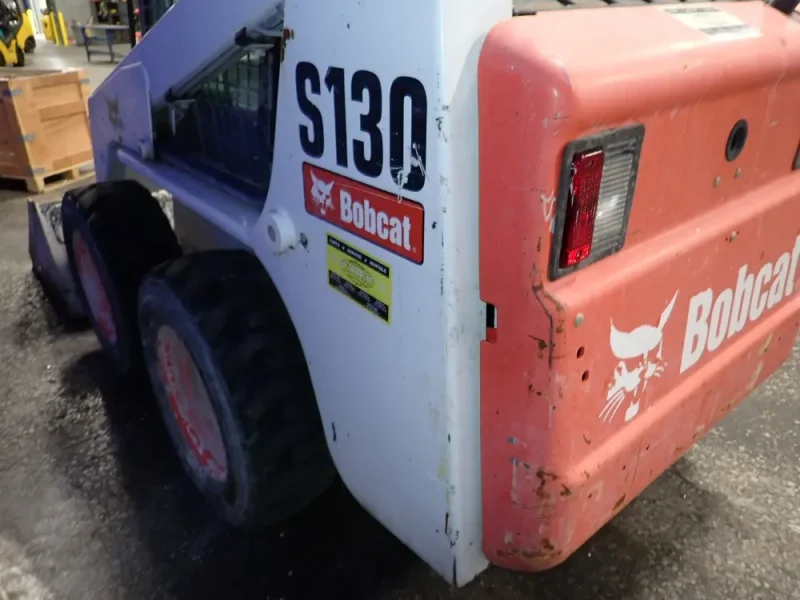 BOBCAT 1300 lbs SKID STEER  -  S130