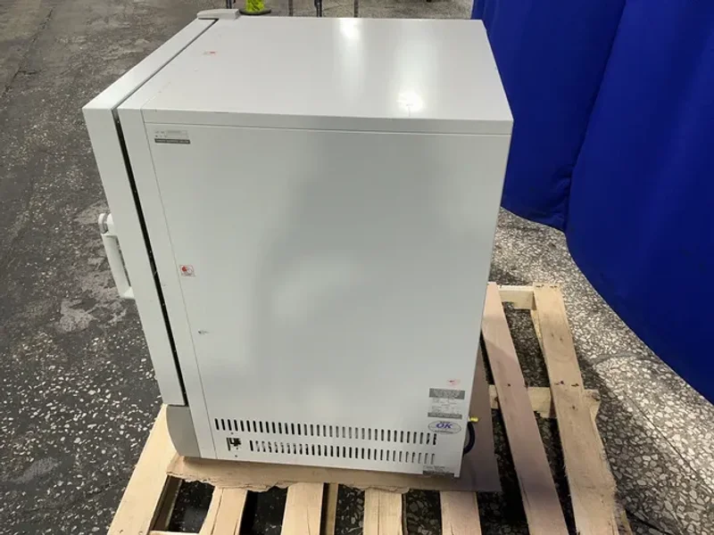 YAMATO SCIENTIFIC CO., LTD. INERT OVEN  -  DN-410I