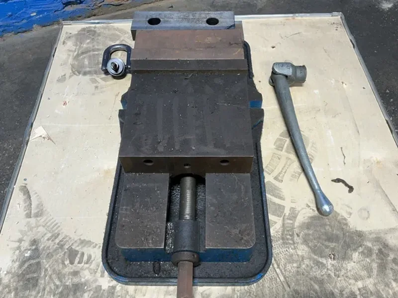 Kurt Manufacturing  10” Vise  - D100