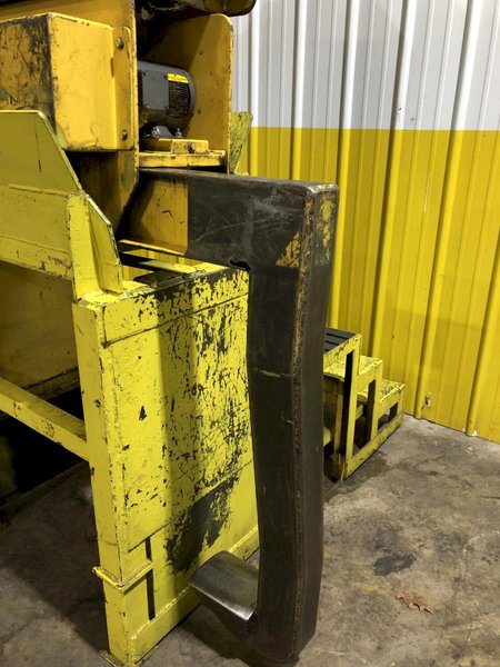 20,000 LB 10 TON BRADLEY MOTORIZED ROTAION COIL GRAB CLAW TYPE LIFT: STOCK #15816