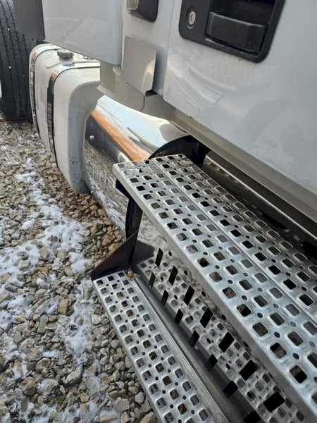 2015 Volvo VNL Day Cab – D11 Engine, Volvo ATO I-Shift Auto