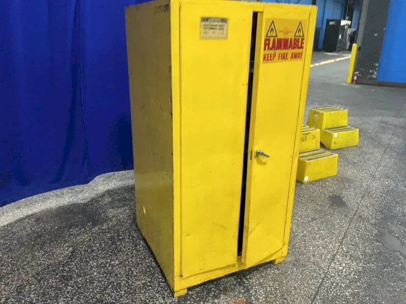 FLAMMABLE SAFETY CABINET