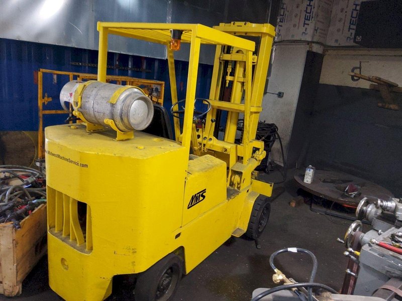 CLARK C500–S100 10,000LB CAP FORKLIFT W/ 6′ FORKS – PROPANE