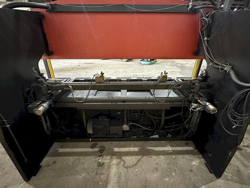 100 TON x 10' AMADA MODEL #RG-100 HYDRAULIC PRESS BRAKE NC9-EXII CONTROL, 1994: STOCK #19752
