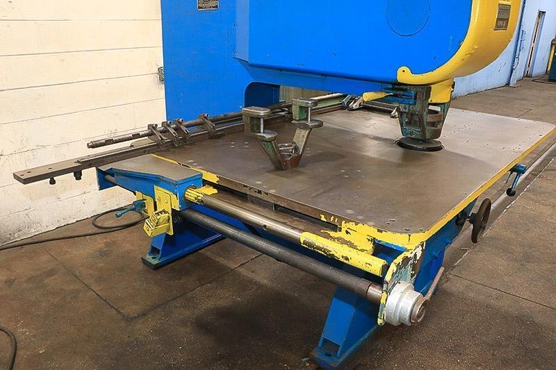 30 TON STRIPPIT SEMI-AUTOMATIC FABRICATOR  MODEL SUPER 30/30