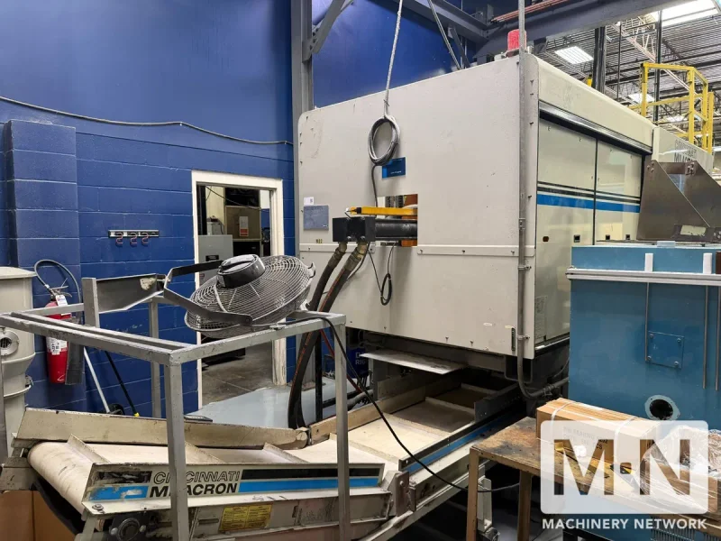 440 TON 54 OZ CINCINNATI MODEL VT440 INJECTION MOLDING MACHINE MFG 1997