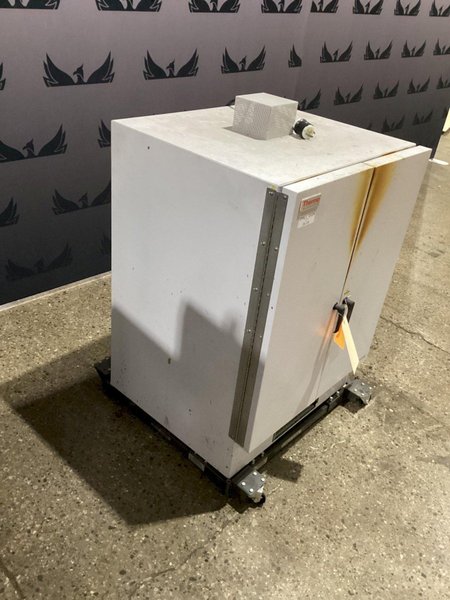 THERMO SCIENTIFIC OV116850 SMALL INDUSTRIAL RESIN OVEN USED