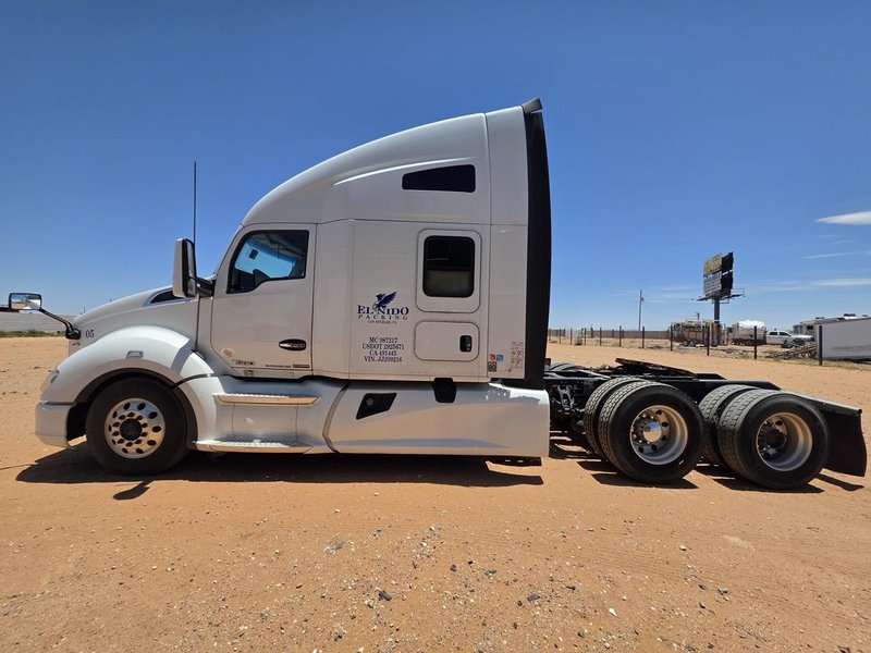 Kenworth T680 Raised Roof Sleeper, 2018 – Cummins ISX Engine
