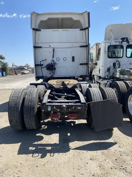 International LT625 Sleeper Truck, 2018 – Cummins X15, 72″ Sleeper, Automatic