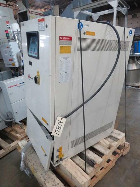 Moretto Model DT 204 MT Dehumidifying Hopper Dryer, 1999