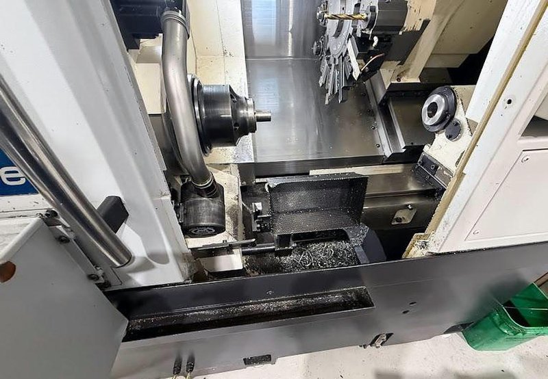 2018 Okuma GENOS L300-M-e CNC Lathe w/ Bar Feeder