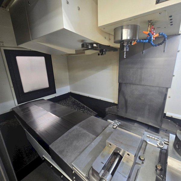 Hyundai Wia F500VM VMC, 2013 – Probing, Chip Conveyor