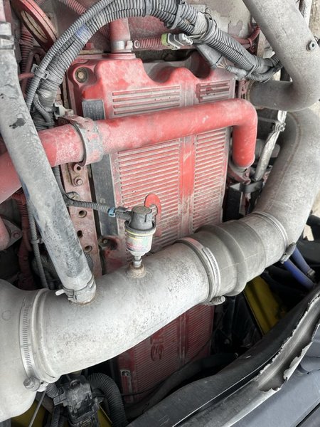 International LF687 Sleeper Truck, 2016 – 1.1 Million Miles – Cummins ISX – Tandem Axle Highway Tractor