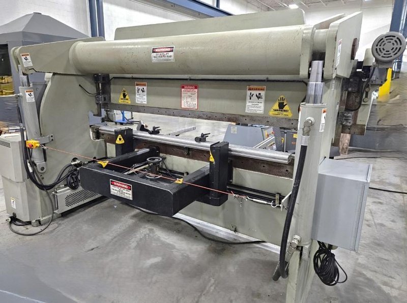 1997 Accurpress 710010 Hydraulic Press Brake (#5902)