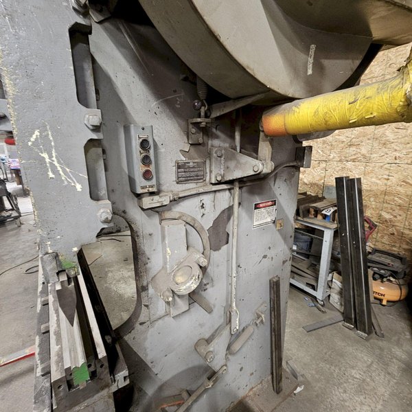 90 TON X 10' CHICAGO MODEL 410-P SP MECHANICAL PRESS BRAKE. STOCK # 0446825.