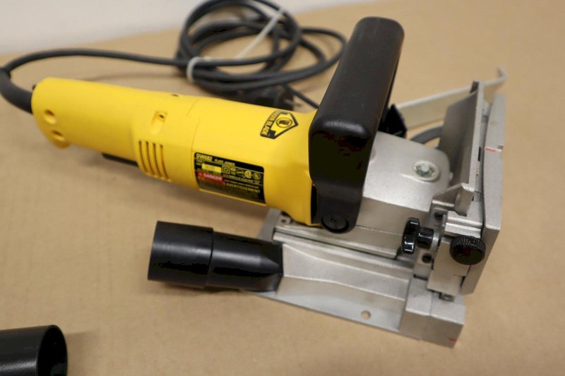 DeWalt DW682 Corded Electric Biscuit Joiner with Dust Bag and Wrench- Auction Item