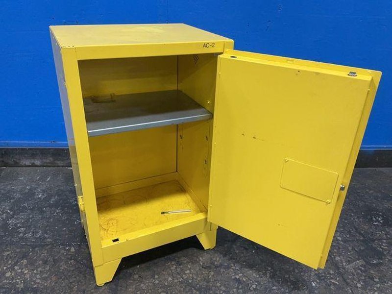 EAGLE 12 GALLONS FLAMMABLE LIQUID STORAGE CABINET  -  1925LEGS
