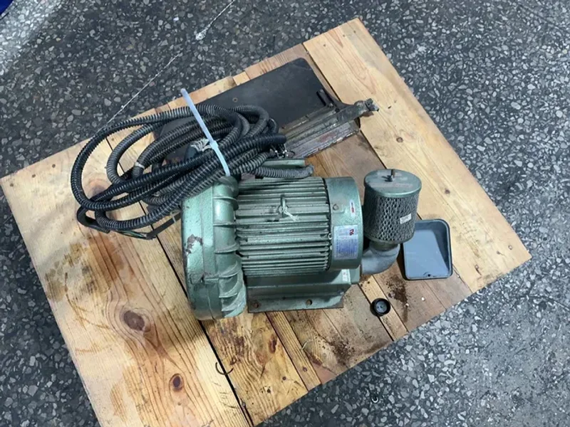 HITACHI 200 CFM BLOWER  -  VB030E-U