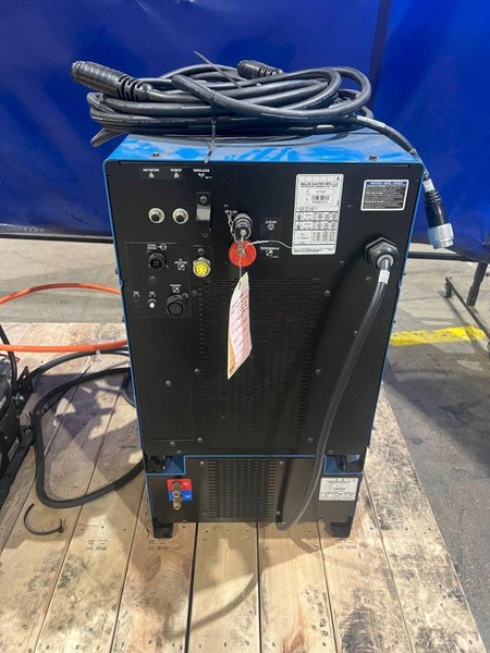 FANUC ARCMATE ROBOT 100ID/10L W/ R30IB PLUS AND MILLER AUTO CONTINUUM 500 USED