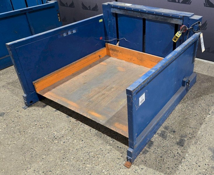 SOUTHWORTH C2-24 Platform Lift 2000 lbs Capacity USED