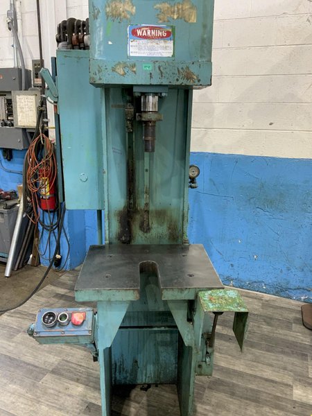 12-TON HANNIFIN MODEL 0GF-12D HYDRAULIC C-FRAME PRESS: STOCK #81390