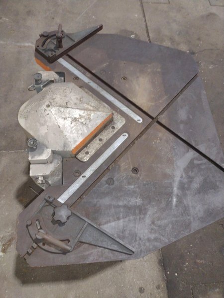 8-5/8&quot; X 8-5/8&quot; X 1/8&quot; AMADA MODEL CS-220 HYDRAULIC NOTCHER: STOCK #12212