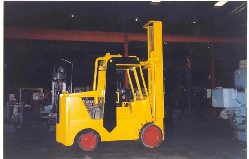 20,000 LB. MYLAR APACHE LIFT TRUCK