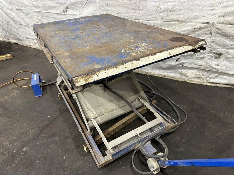 6000 LB CHISUM PNEUMATIC PLATFORM LIFT: STOCK #77682