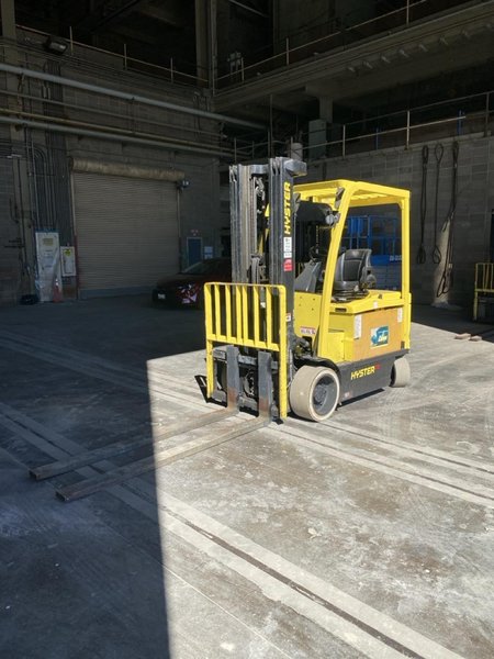 Hyster E70XN Electric Cushion Tire Forklift, 2021 – 7,000 lb Capacity, Sit-Down Rider (2)